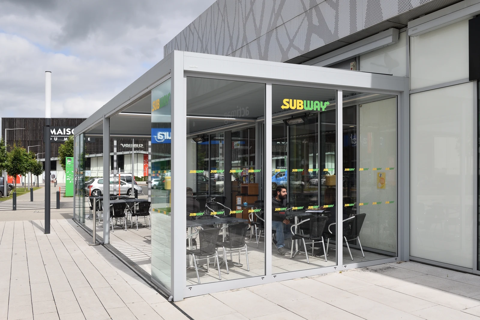 Terrasse professionnelle CHR aménagée par Logikinov