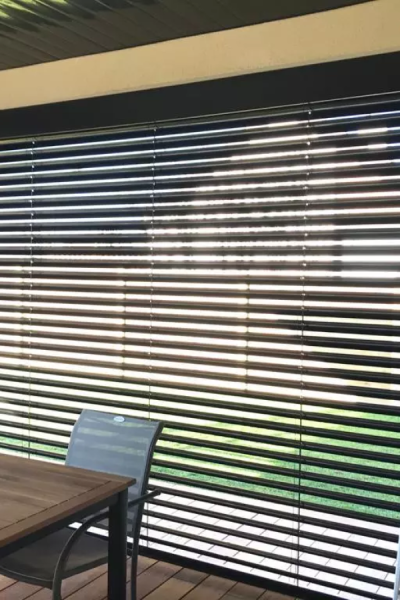 Brises soleil orientables : ne soyez plus ébloui par le soleil dans votre habitation !
