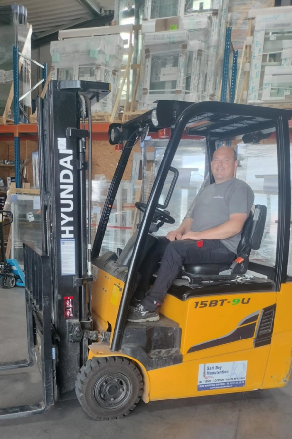 Découvrez Jeremy, magasinier chez Logikinov en Normandie