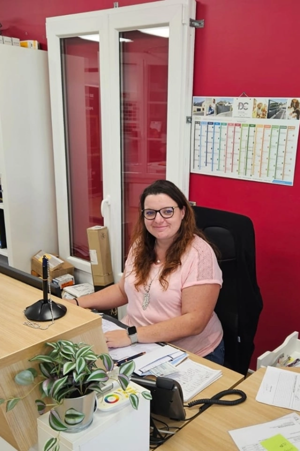Le portrait collaborateur du mois : Coralie, assistante administrative sur l’agence d’Honfleur
