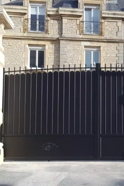 Les différences entre un portail battant et un portail coulissant