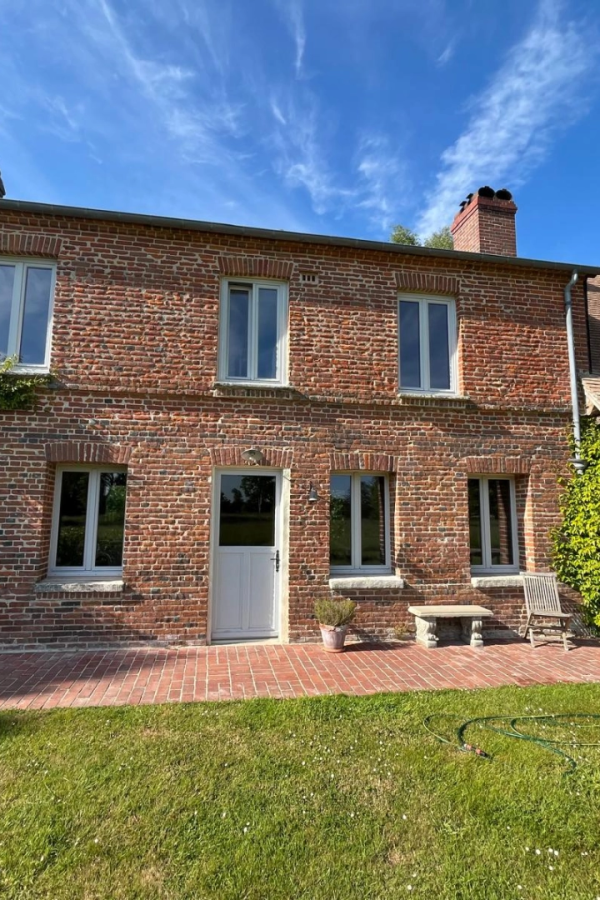 Les fenêtres bois Atulam, à installer chez vous en Normandie avec Logikinov