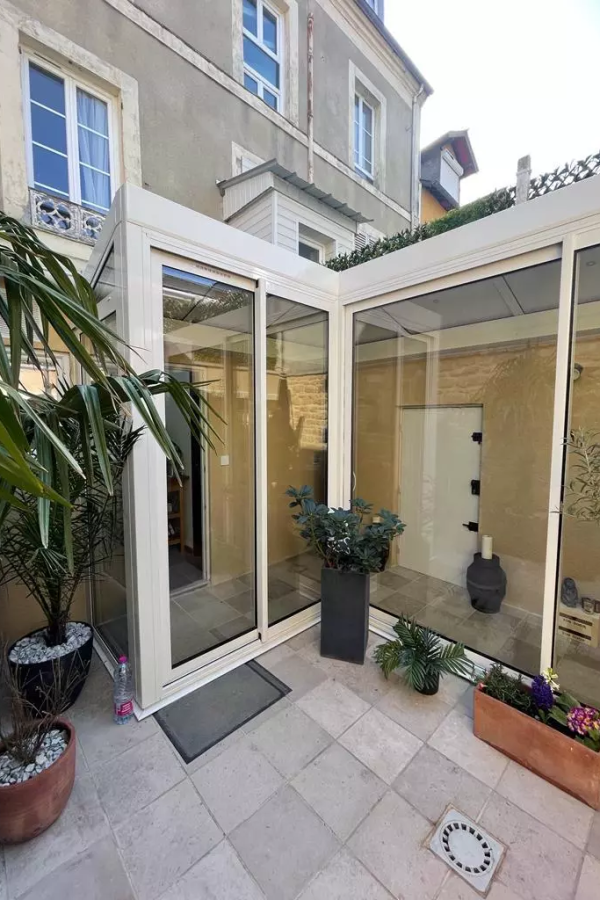 Profitez de votre jardin toute l’année avec la pergola à toit vitré