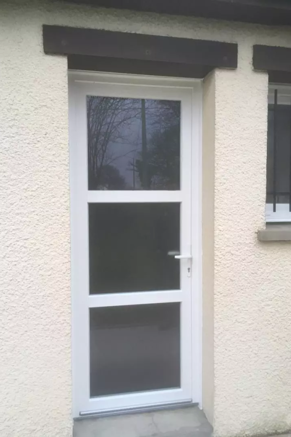 Quelle porte d’entrée pour mon habitation ? PVC ou bois ?