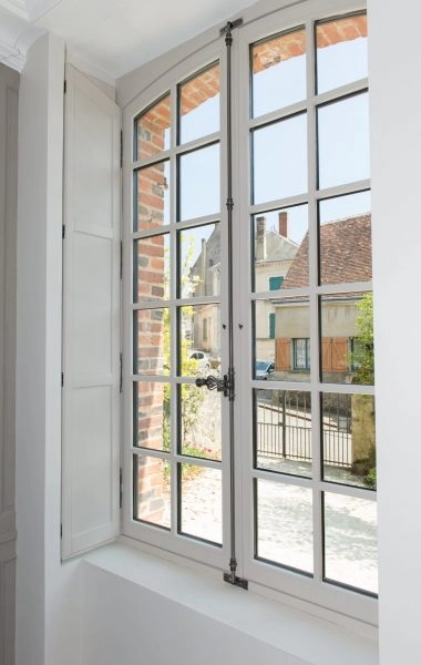 Fenêtres mixtes en Normandie : aluminium et bois ou PVC pour une performance optimale - Quels matériaux choisir pour des...