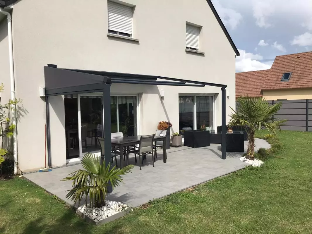 La pergola Brustor B128 vous intéresse ? - Brustor B128 : alliez la pergola et le store en un seul produit !