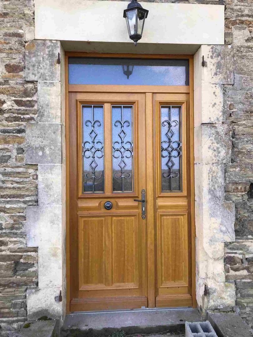 Porte bois - Installation de porte d’entrée bois en Normandie