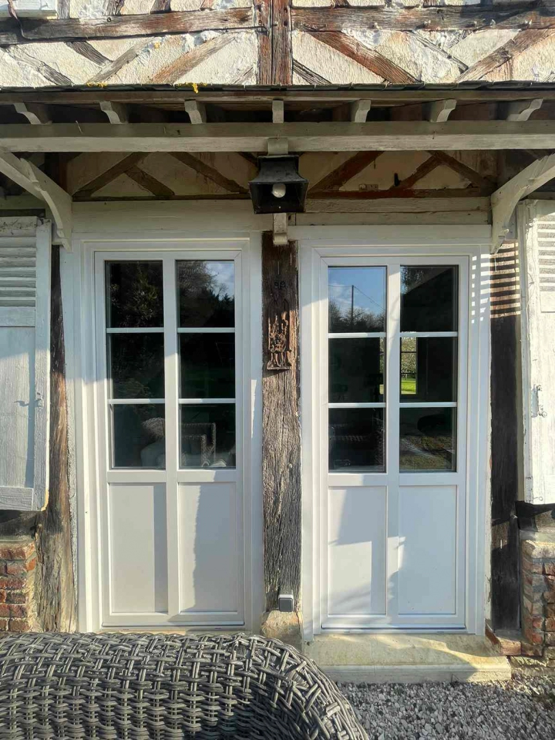 Porte fenêtre PVC - Logikinov, le spécialiste de la porte-fenêtre PVC sur-mesure dans le Calvados