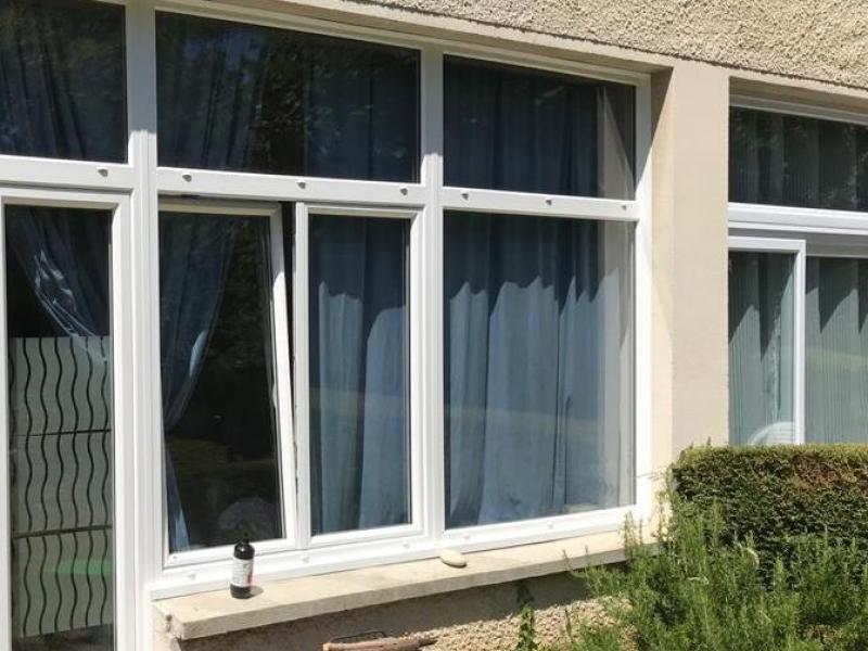 Fenêtre oscillo battante PVC - Logikinov : votre expert en fenêtres oscillo battantes en PVC en Normandie