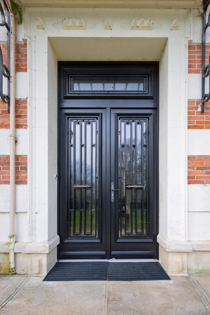 Porte bois - Pose de porte d’entrée bois en Normandie