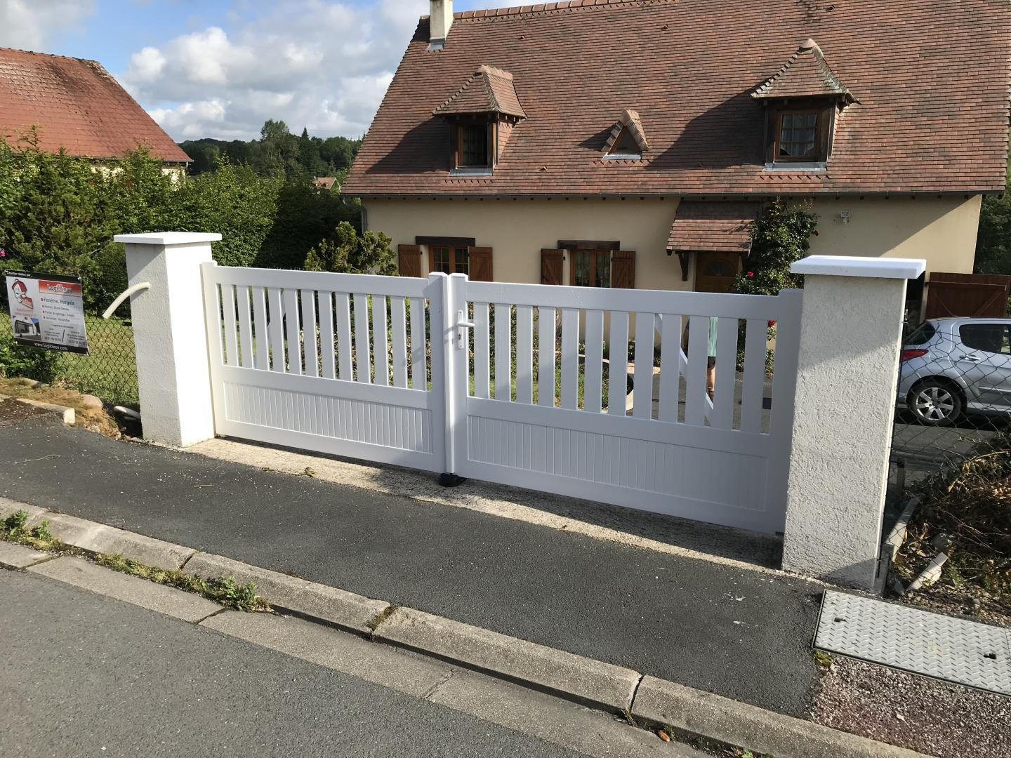 Pourquoi choisir un portail battant PVC ?