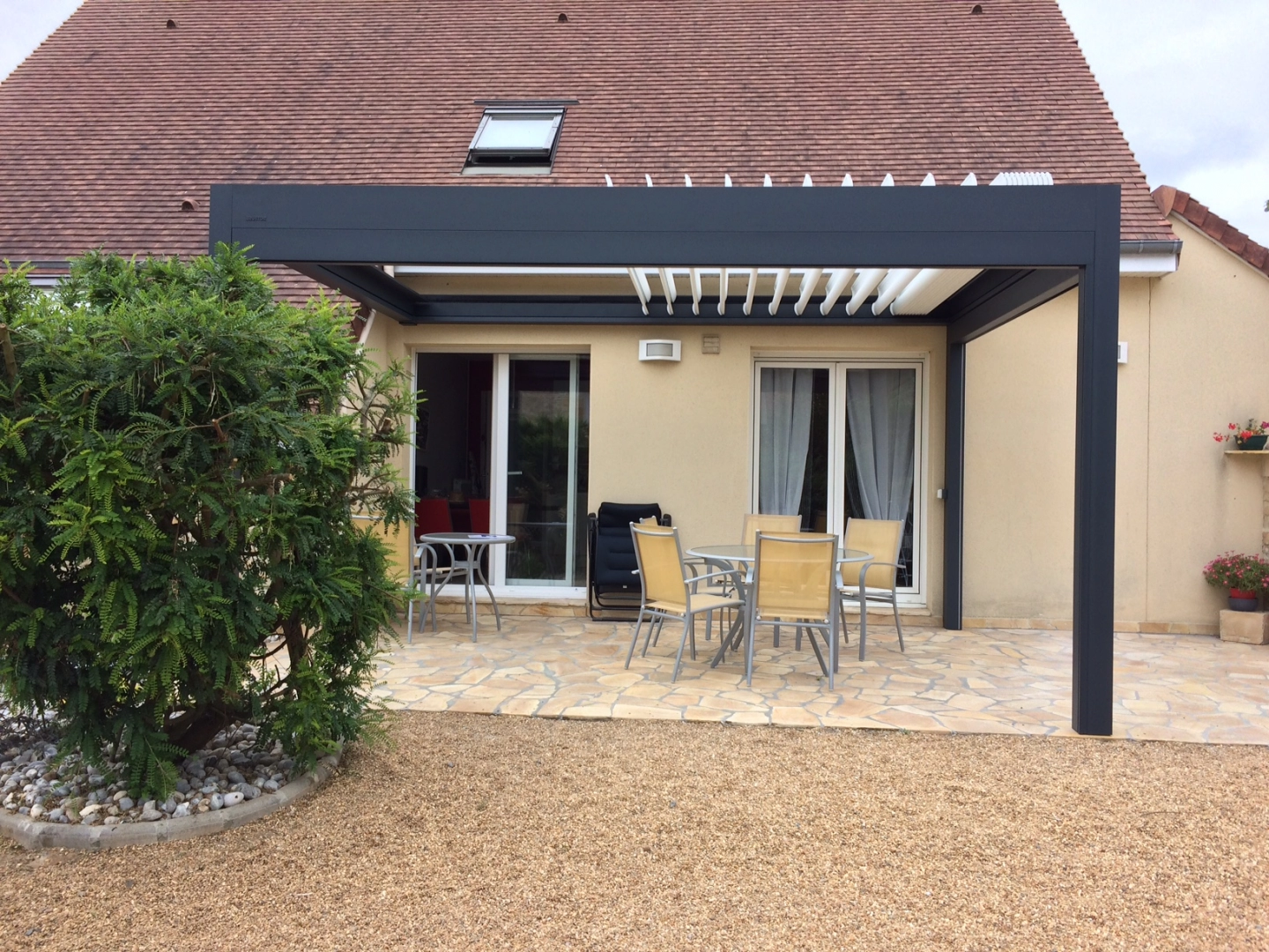 Pergola bioclimatique - Pourquoi choisir une pergola à lames rétractables ?