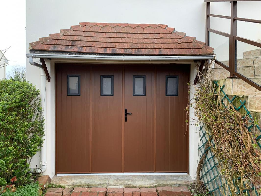 Porte de garage battante - Une porte de garage pensée pour les conditions normandes