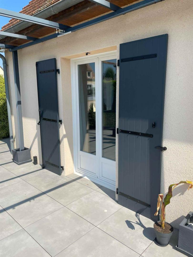 Vente et installation de volets battants en Normandie