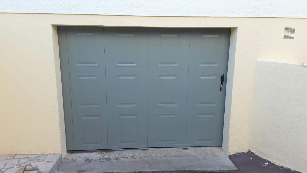 Porte de garage latérale en Normandie