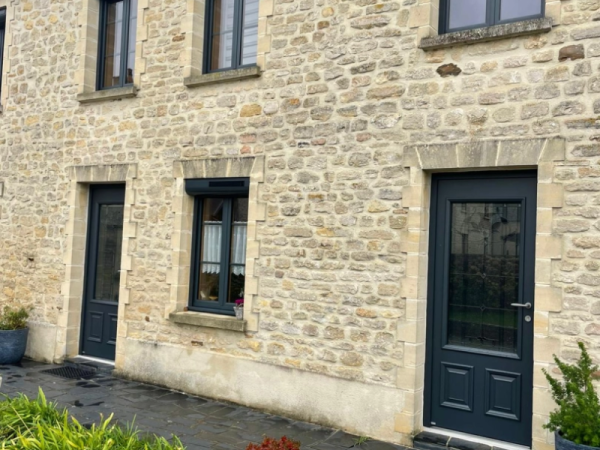 Changement des menuiseries extérieures d’une maison près de Caen par l’agence de Fleury sur Orne
