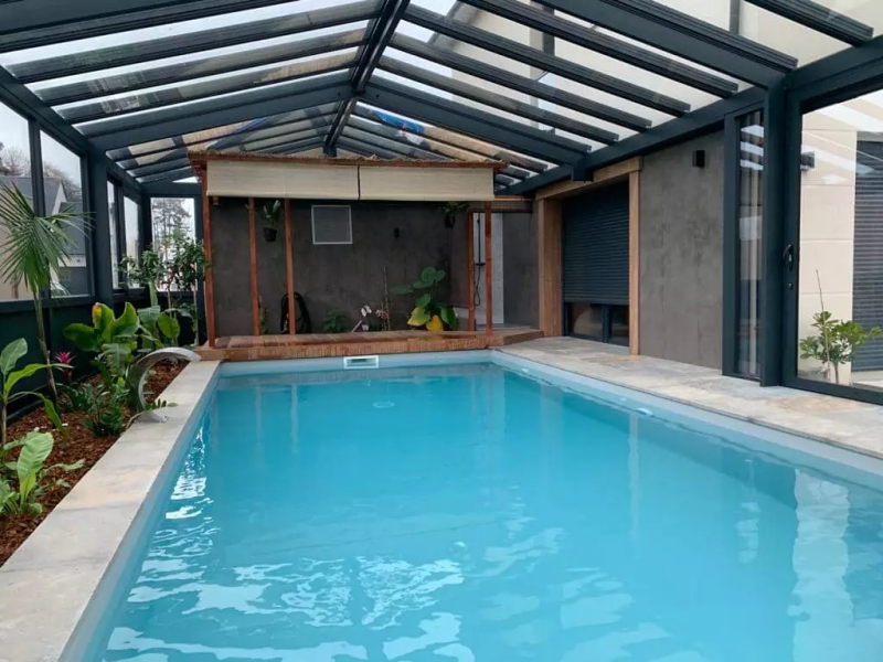 Couverture d'une piscine par une véranda aluminium à Caen