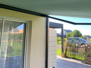 Pose d’un store banne et d’une pergola dans la Manche