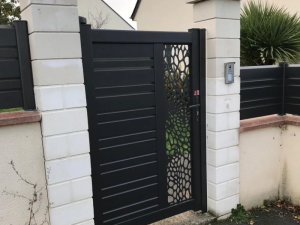 Installation d'un portail et portillon avec lames dans le secteur de Caen