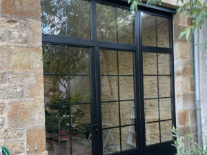 Porte fenêtre sur mesure en aluminium installée dans l'Orne