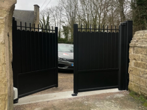 portail battant en aluminium