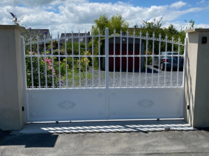 portail aluminium Kostüm