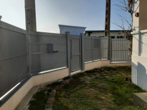 Pose d'un portillon à Cabourg par Logikinov