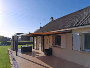 Mise en place d'un store banne avec pergola en Normandie