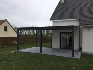 pergola aluminium avec store brise vent à Deauville, Calvados