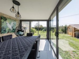Pose d'une véranda en aluminium gris architecte à Bayeux