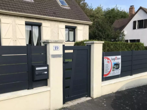 Pose d'un portail battant en aluminium