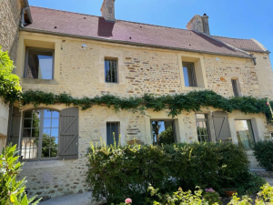 Pose de fenêtres by Minco sur une charmante maison en pierre