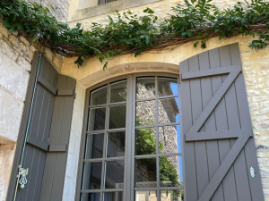 Pose de fenêtres by Minco sur une charmante maison en pierre