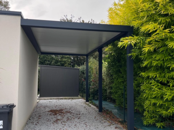 Installation d’un carport Soko by Logikinov près de St-Lô