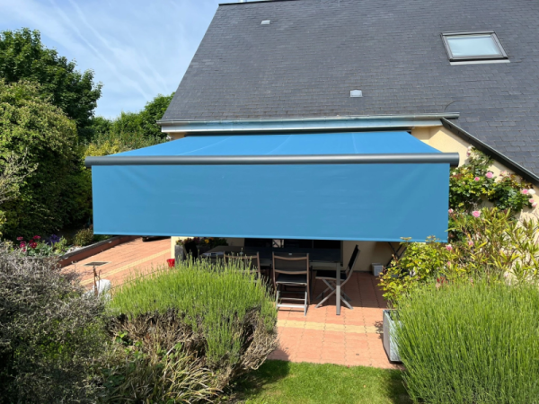 Installation d’un store banne sur la côte fleurie - Ouistreham - Calvados