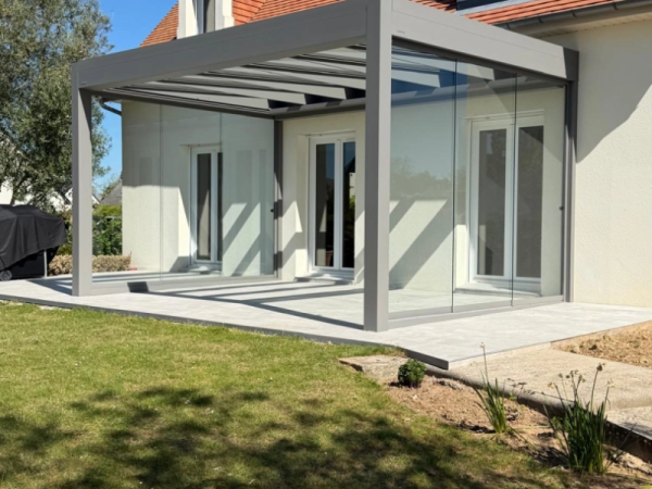 Installation d'une pergola vitrée B800 et parois Sunflex à Saint-Contest - Caen - Calvados