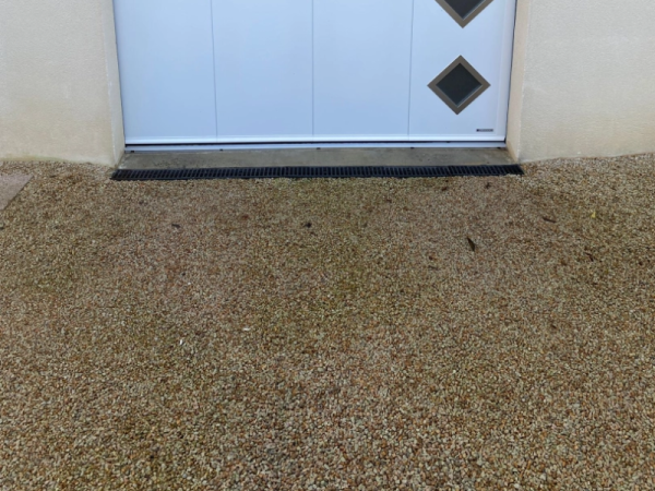 Installation d’une porte de garage latérale dans la Manche