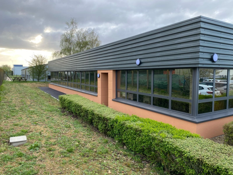 Installation de fenêtres sur bâtiment professionnel - Caen - Calvados