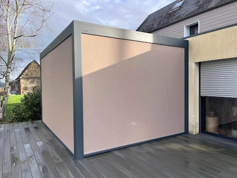 Mise en place d’une pergola bioclimatique B200XL à Vire par Logikinov