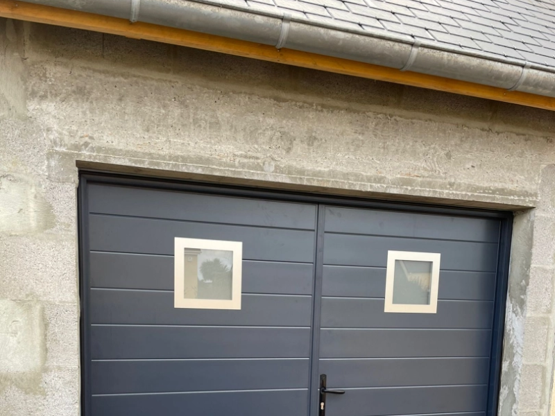Mise en place d’une porte battante de garage en Normandie. - Caen - Calvados