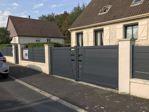 Pose d'un portail battant en aluminium à Ouistreham