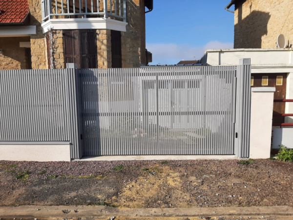 Pose d’un portail, d’un portillon et d’une clôture près de Cabourg