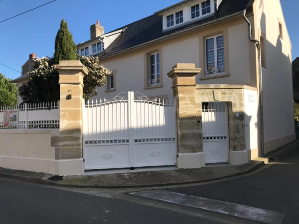 Pose d’un portillon, portail et clôtures sur la Côte de Nacre - Calvados
