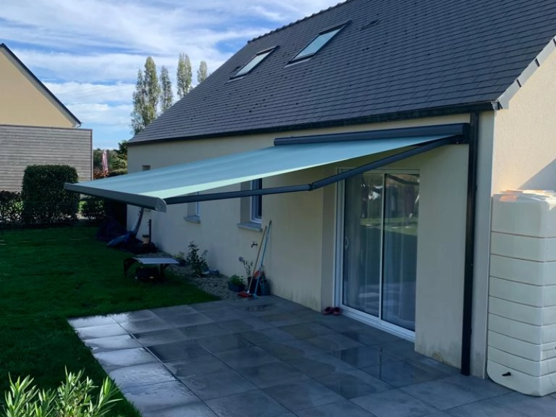 Pose d'un store banne B25 Elite dans la Manche - Saint-Lô - Manche