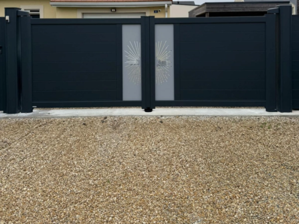 Pose d’une clôture et d’un portail en aluminium en Normandie - Caen - Calvados