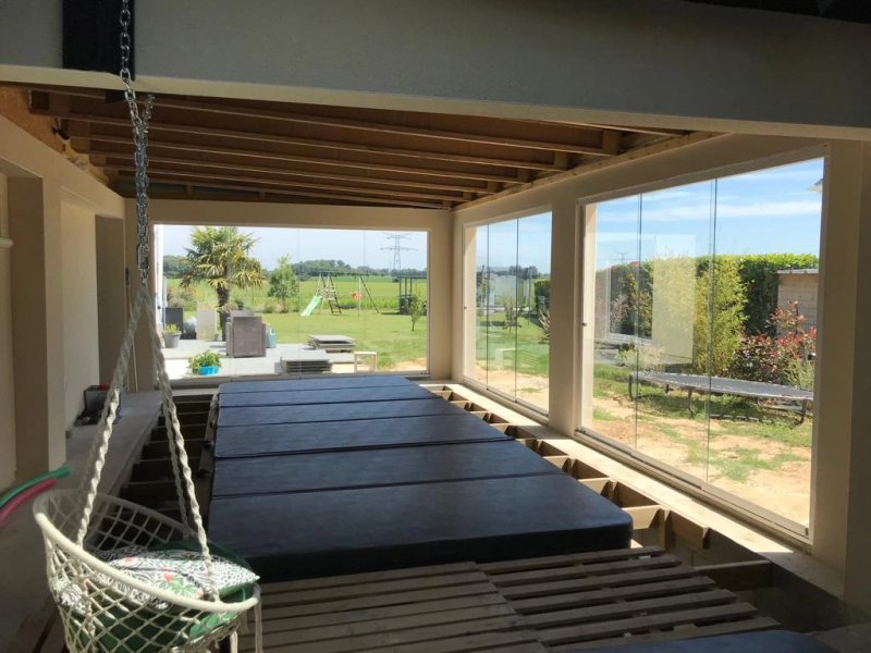 Pose d’une paroi vitrée Sunflex par les équipes Logikinov - Caen - Calvados