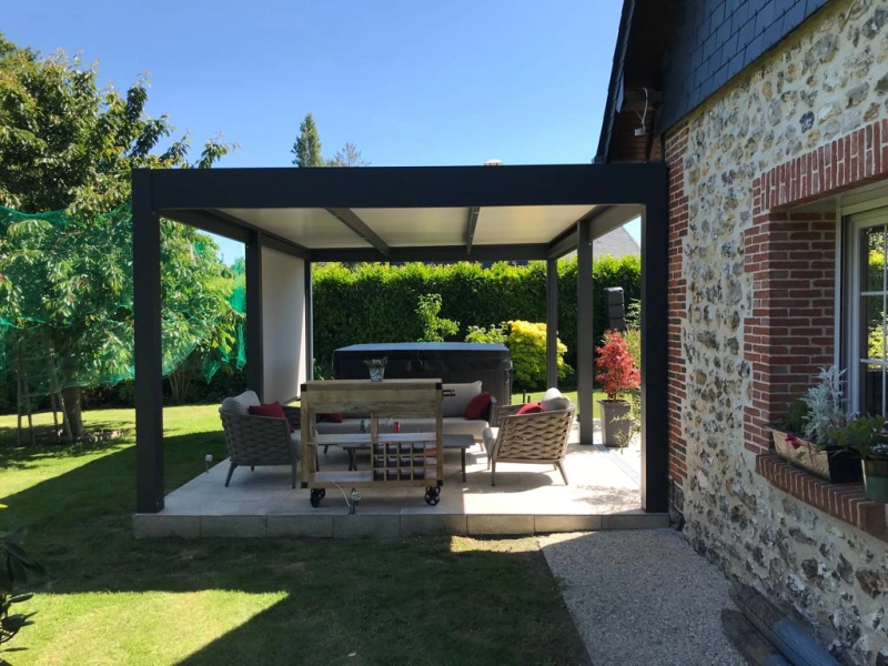 Pose d’une pergola Aluloge par l’agence d’Honfleur