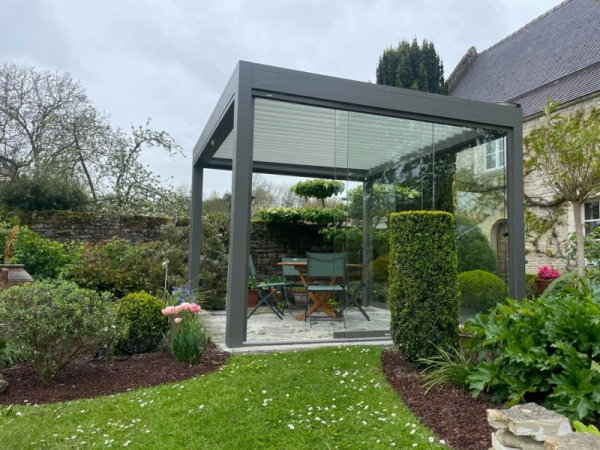 Pose d’une pergola by Brustor en Normandie