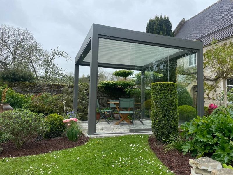 Pose d’une pergola by Brustor en Normandie