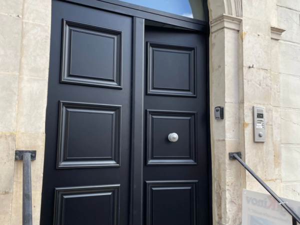 Pose d’une porte d’entrée double vantaux - Calvados